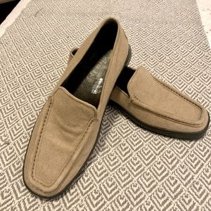 Women’s Tods felt size 8 beautiful loafers